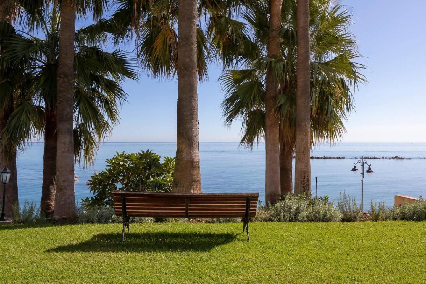 Stunning Apartment 50 Meters From The Sea Benalmádena Exterior foto