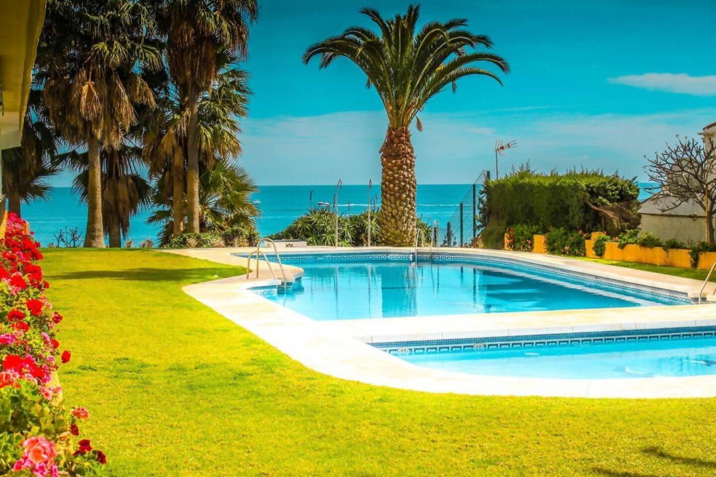 Stunning Apartment 50 Meters From The Sea Benalmádena Exterior foto